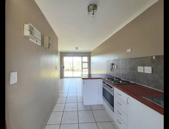 2 BEDROOM APARTMENT FOR SALE IN UITZICHT
